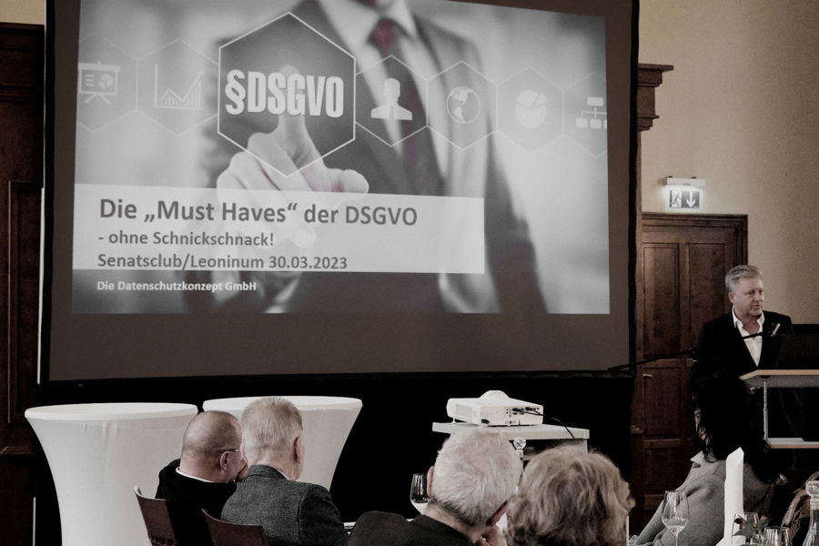 Datenschutzbeautragter Mannus Weiss referiert über die "Must Haves" in der DSGVO.