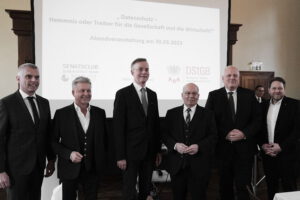 Gruppenfoto im Senatsclub Bonn: Bernd Düsterdiek, Mannus Weiß, Dr. Gerd Landsberg, Rainer Wendt, Prof. Dr. Ulrich Kelber, Dirk Vögeli 